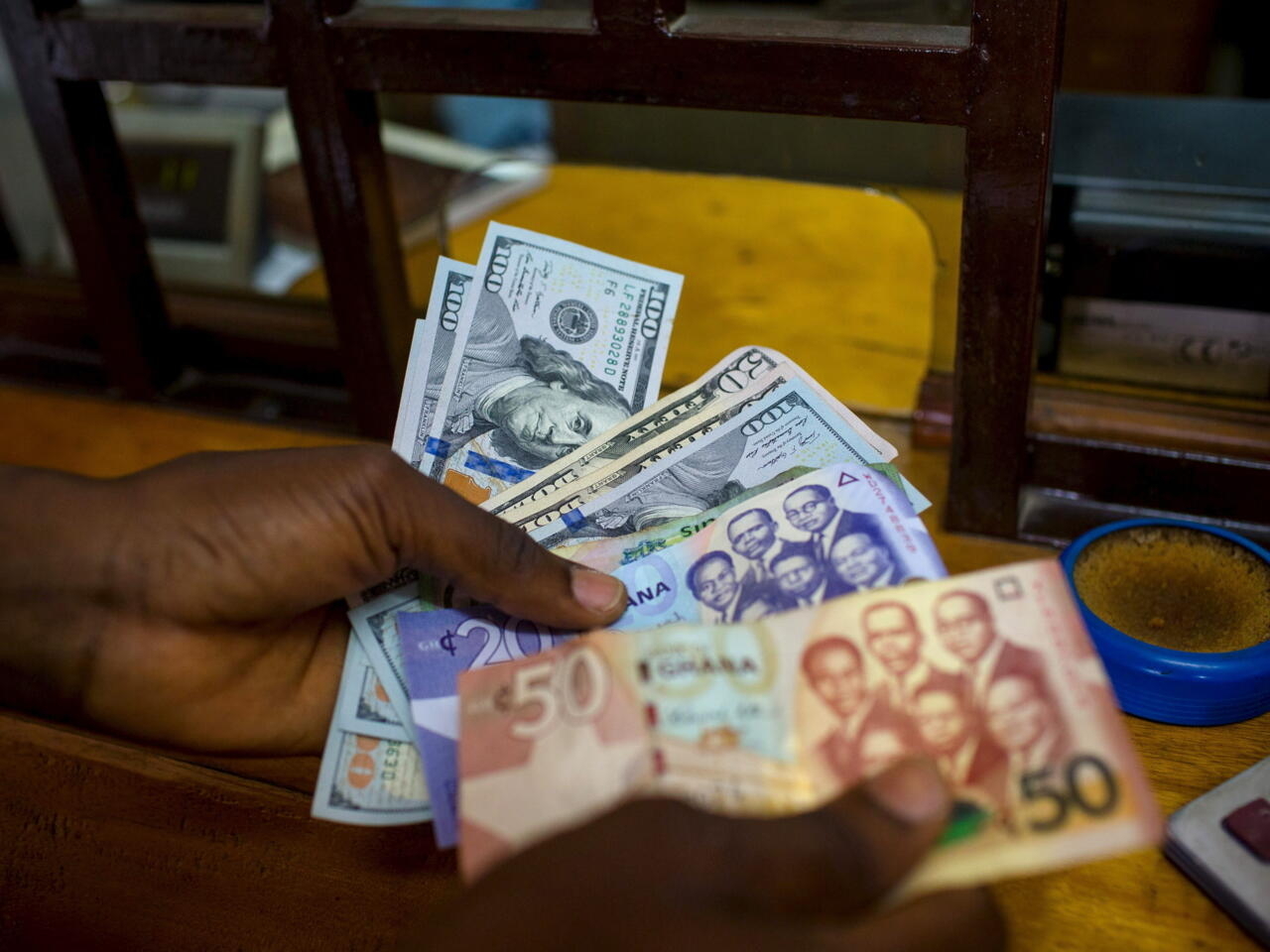  Crise financière: les monnaies africaines subissent une dévaluation historique face au dollar 