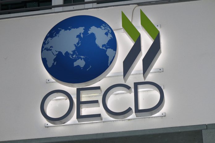  OECD area: weak GDP growth recorded in the fourth half of 2022 